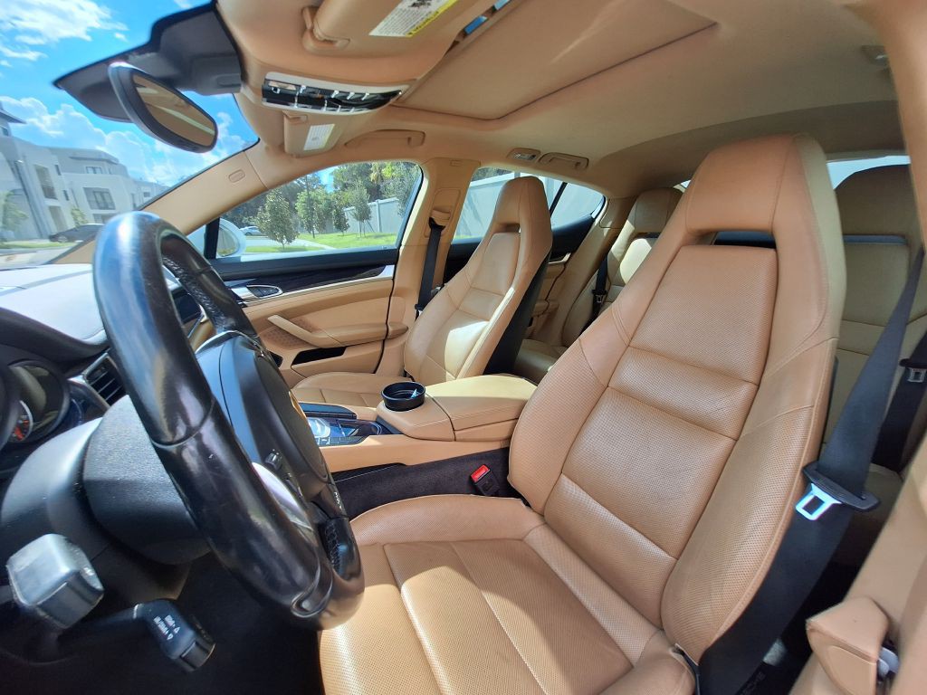 2016 Porsche Panamera Image 24