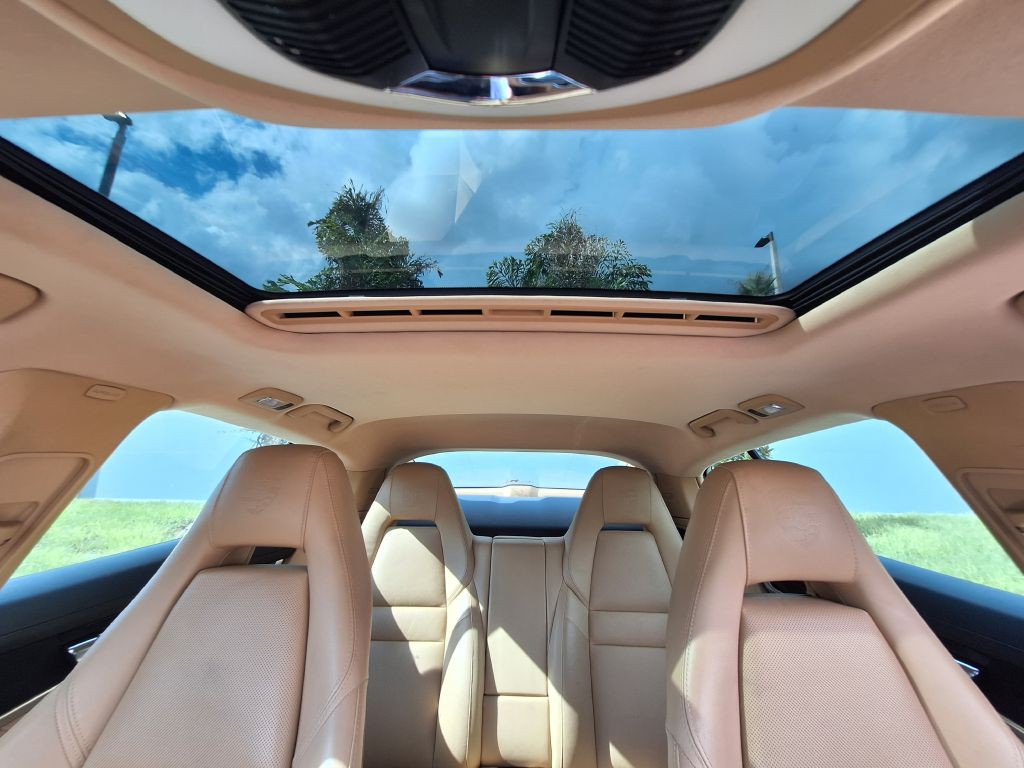 2016 Porsche Panamera Image 26