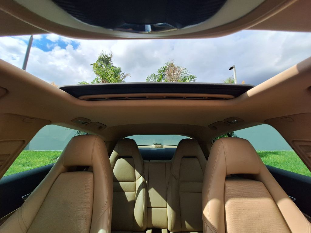 2016 Porsche Panamera Image 27