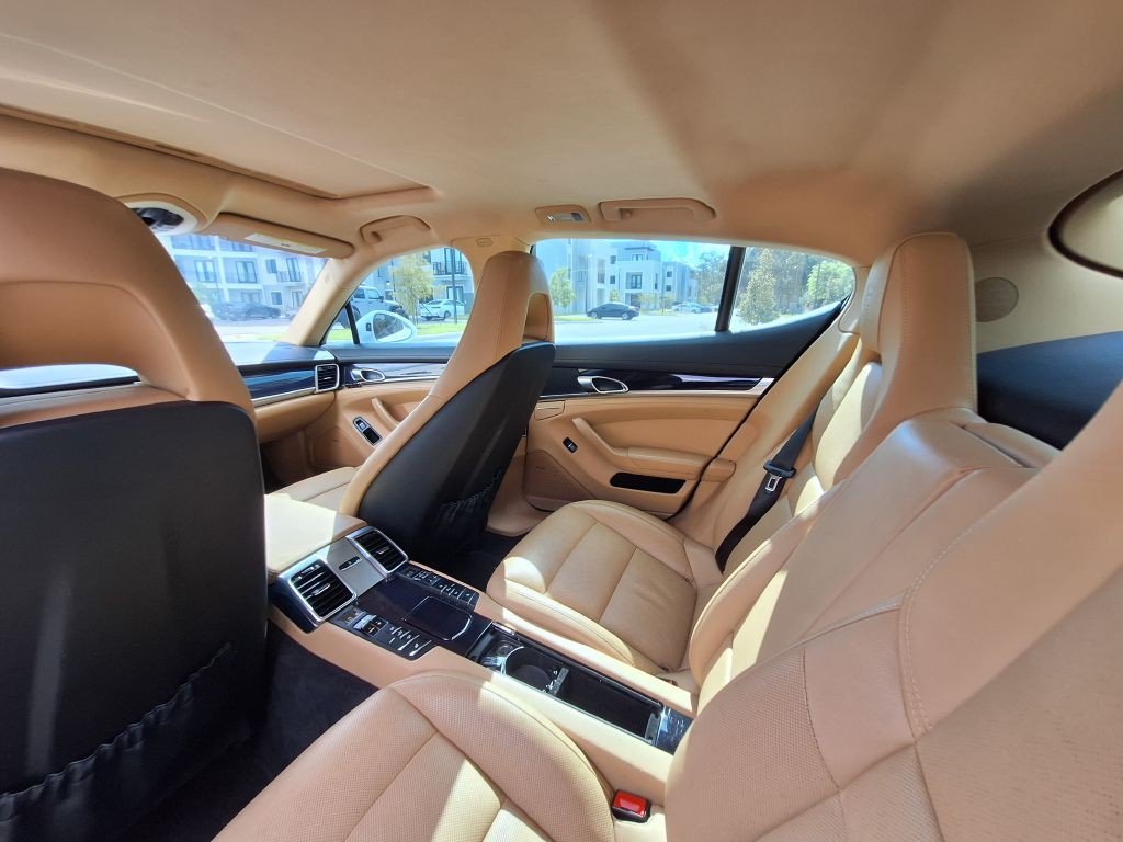 2016 Porsche Panamera Image 29