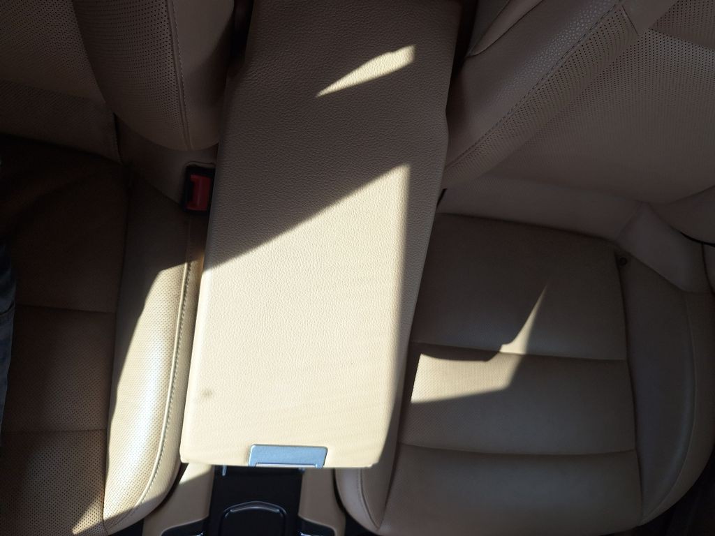 2016 Porsche Panamera Image 41