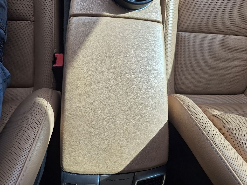 2016 Porsche Panamera Image 54