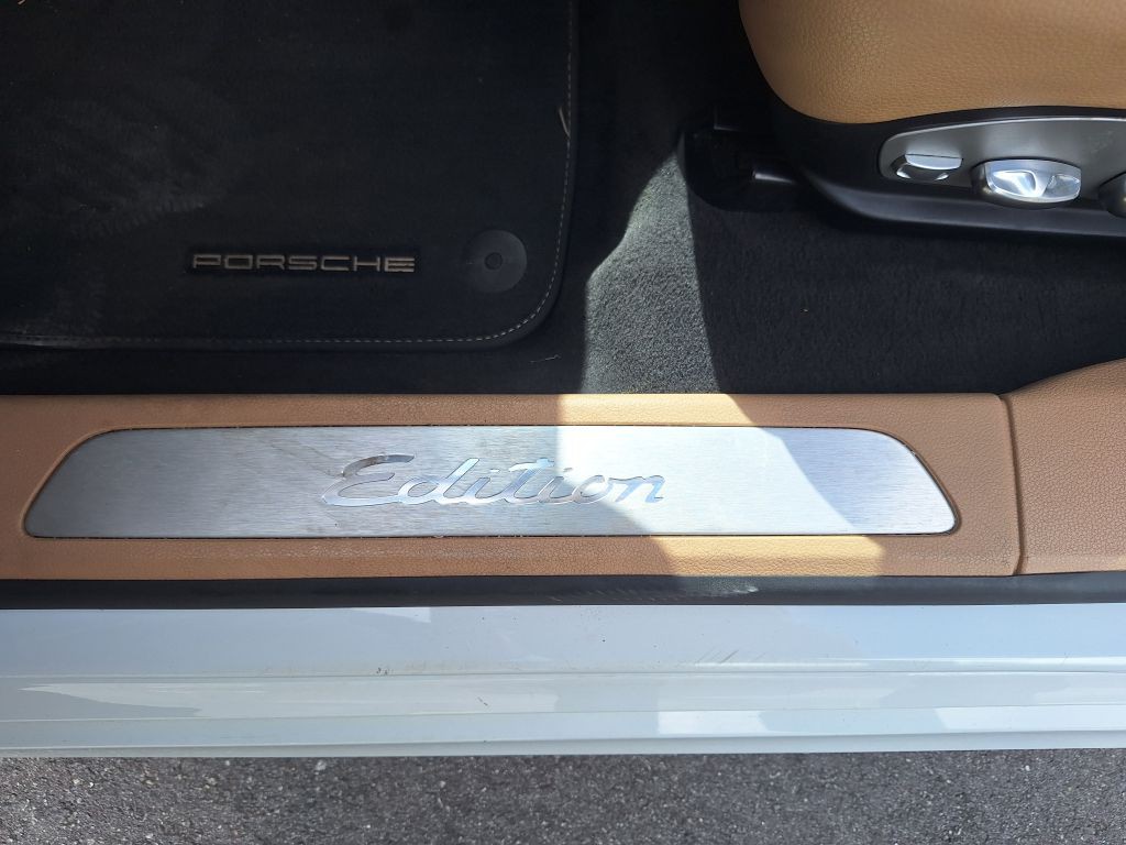 2016 Porsche Panamera Image 61