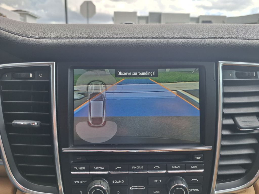 2016 Porsche Panamera Image 63