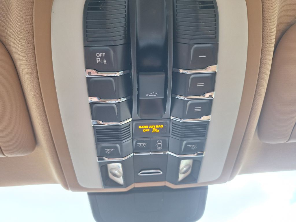 2016 Porsche Panamera Image 64