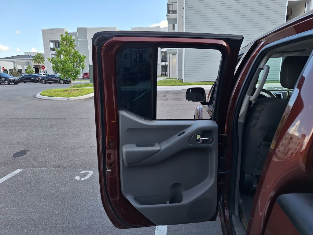 2016 Nissan Frontier Image 17