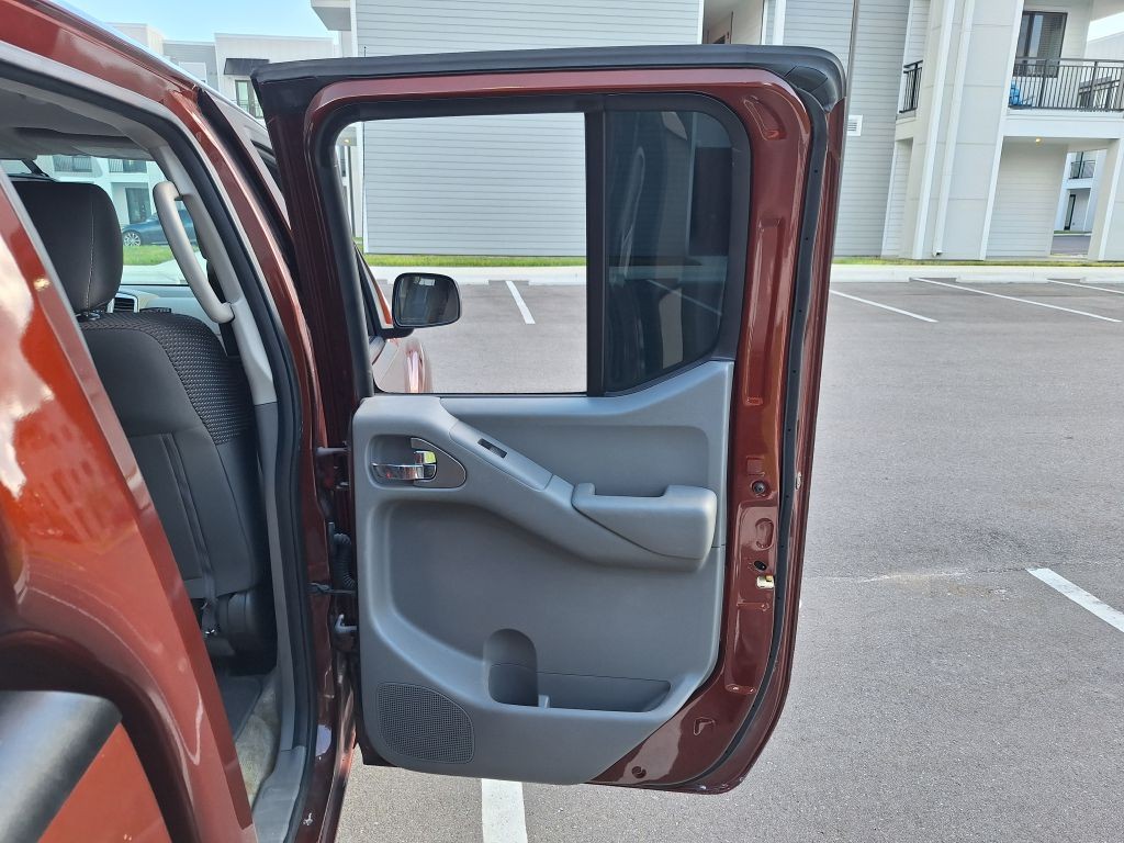 2016 Nissan Frontier Image 20