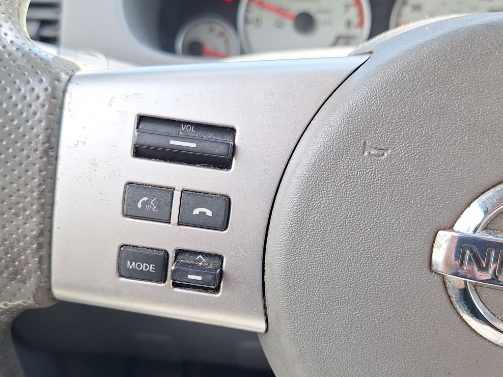 2016 Nissan Frontier Image 32