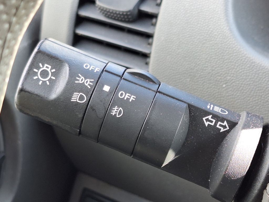 2016 Nissan Frontier Image 36