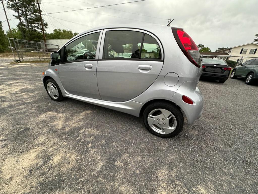 2012 Mitsubishi i-MiEV Image 24