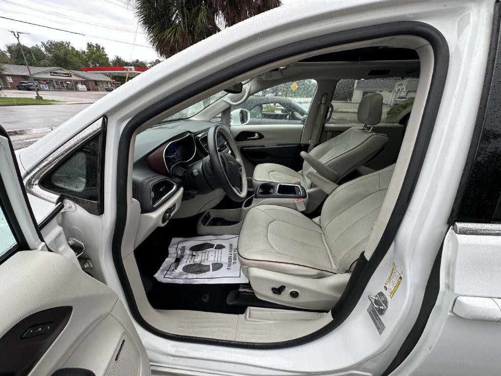 2017 Chrysler Pacifica Image 4