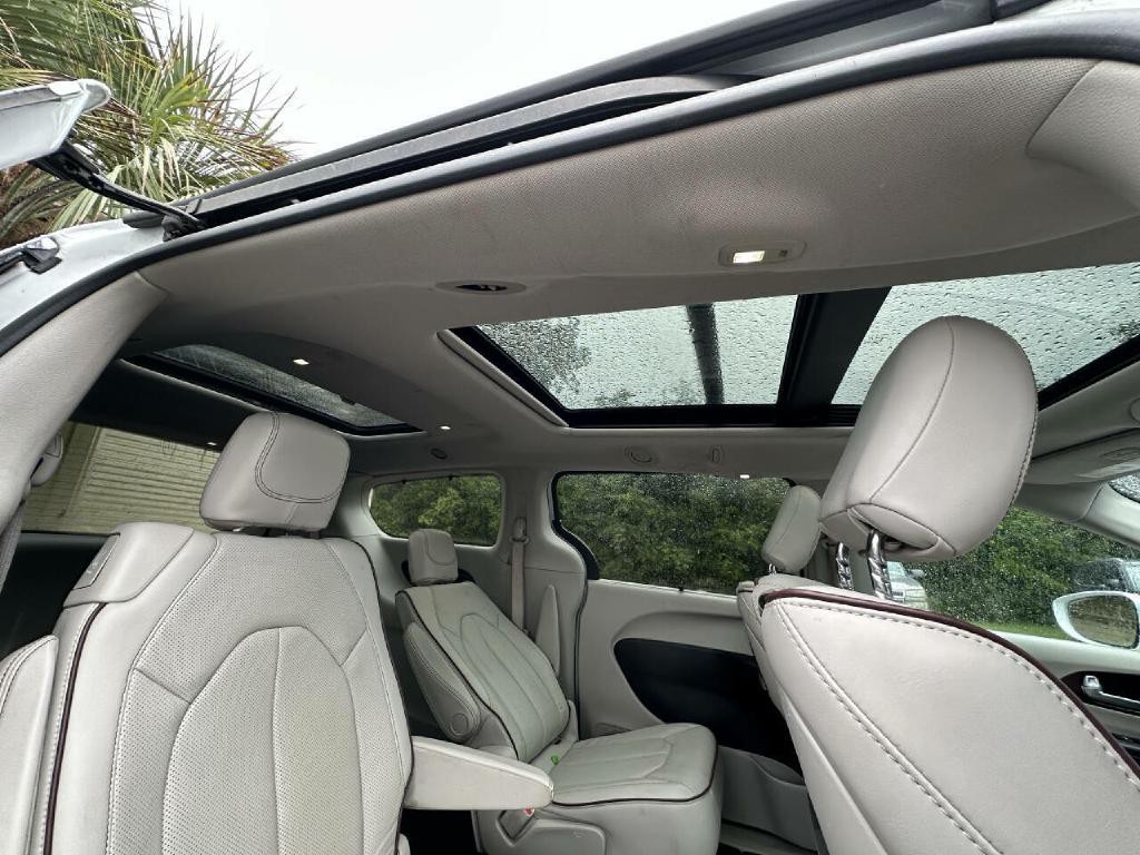 2017 Chrysler Pacifica Image 7