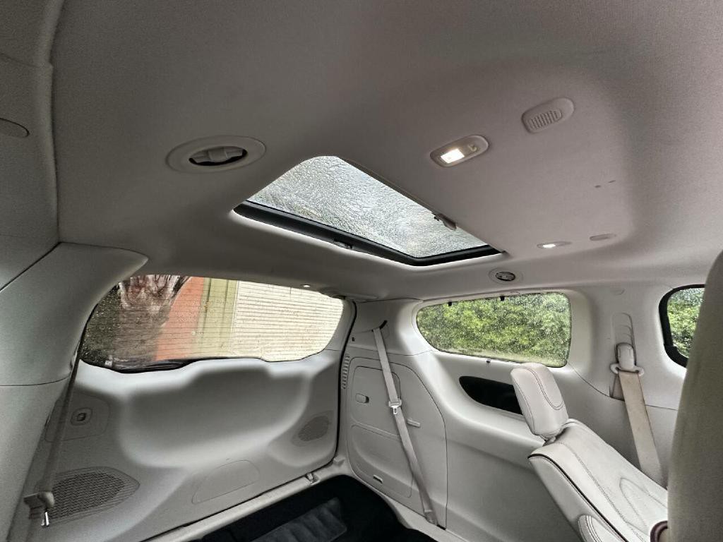2017 Chrysler Pacifica Image 8