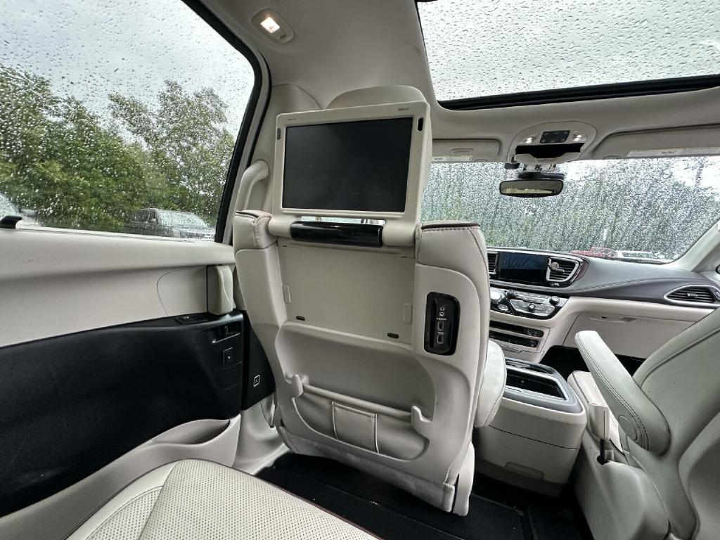 2017 Chrysler Pacifica Image 10