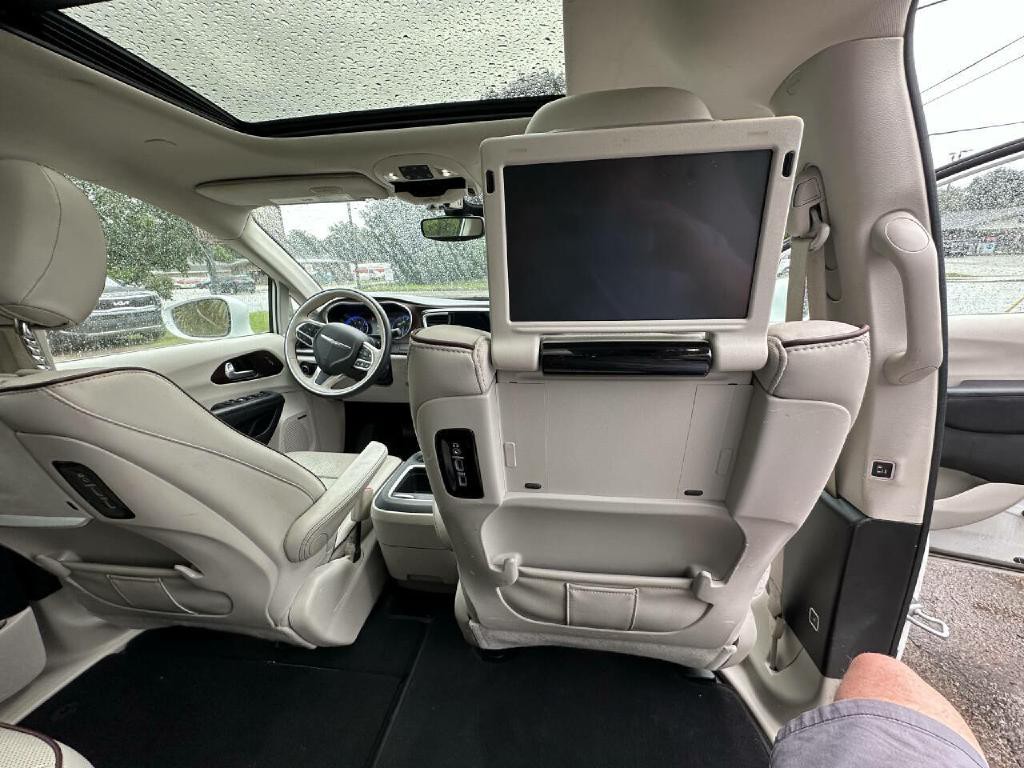 2017 Chrysler Pacifica Image 11