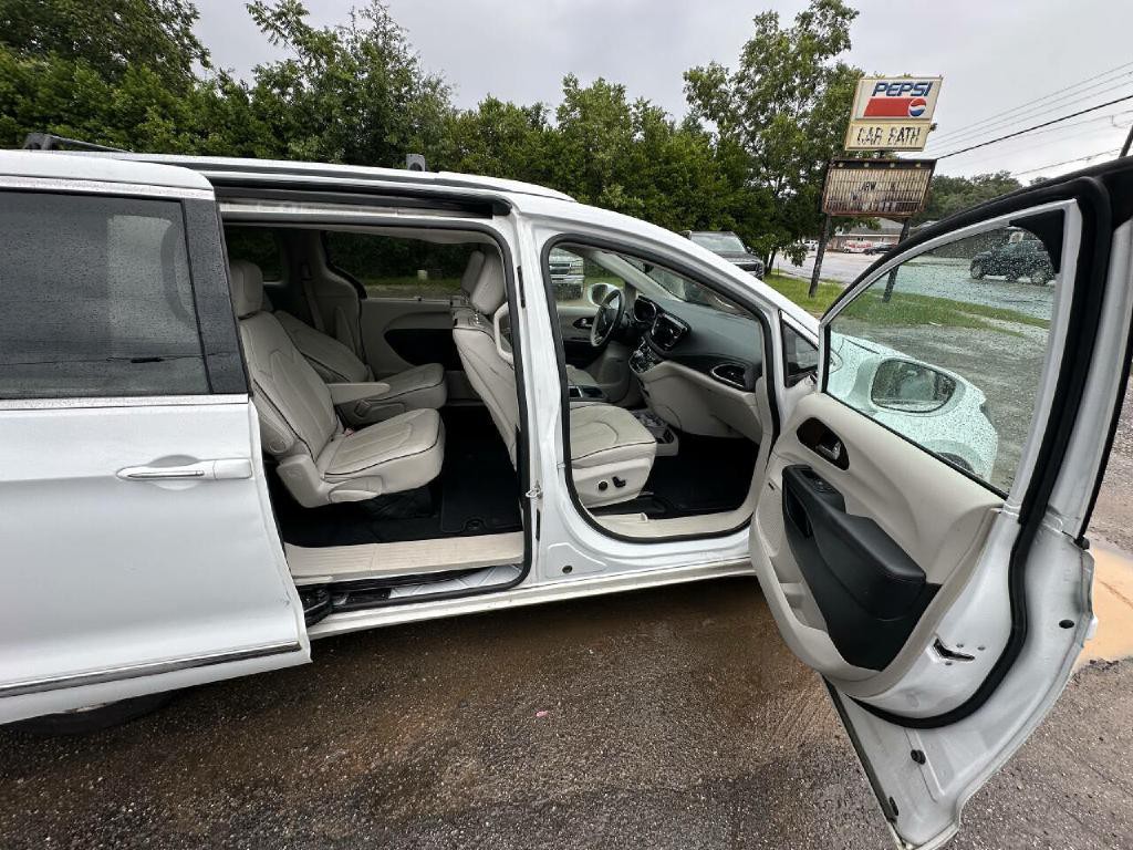2017 Chrysler Pacifica Image 13