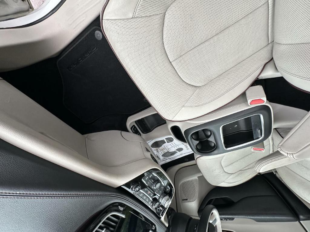 2017 Chrysler Pacifica Image 14