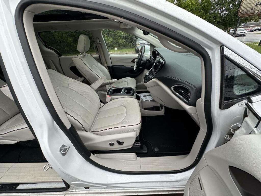 2017 Chrysler Pacifica Image 15