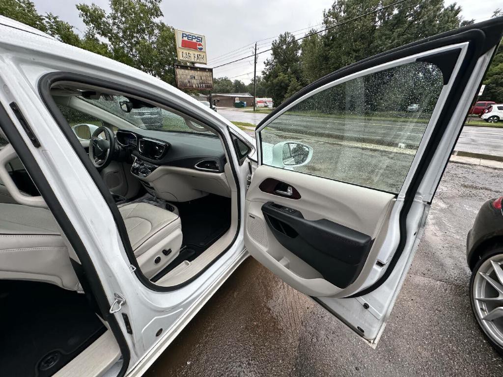 2017 Chrysler Pacifica Image 16