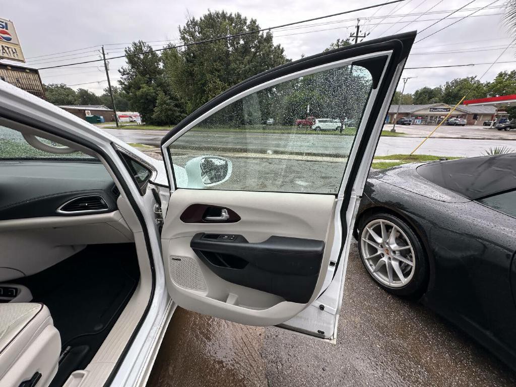 2017 Chrysler Pacifica Image 17