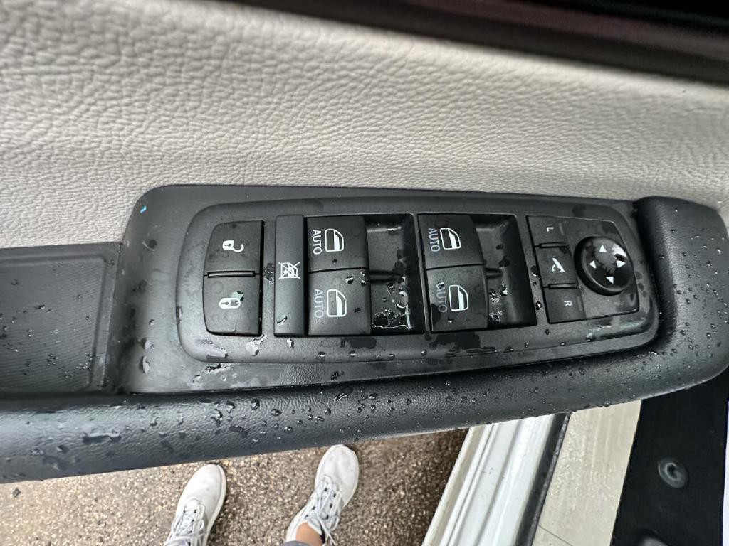 2017 Chrysler Pacifica Image 18