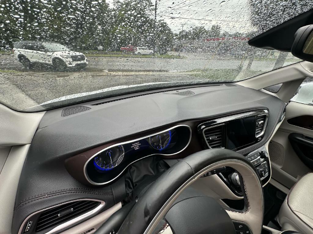 2017 Chrysler Pacifica Image 20