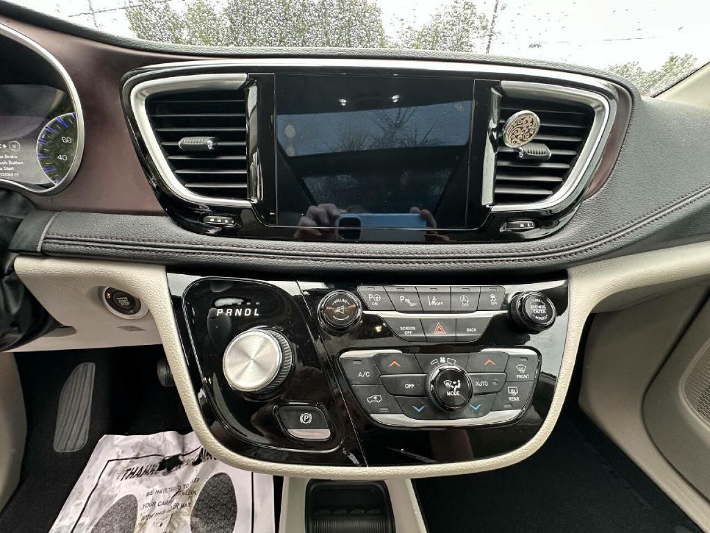 2017 Chrysler Pacifica Image 24