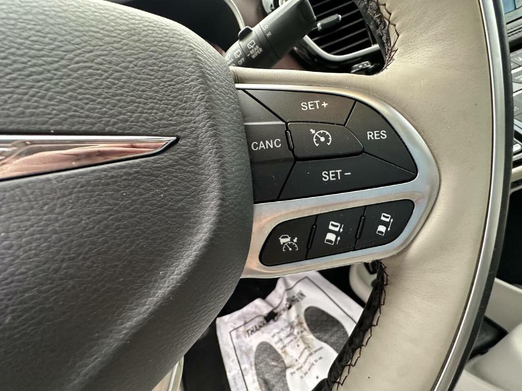 2017 Chrysler Pacifica Image 25