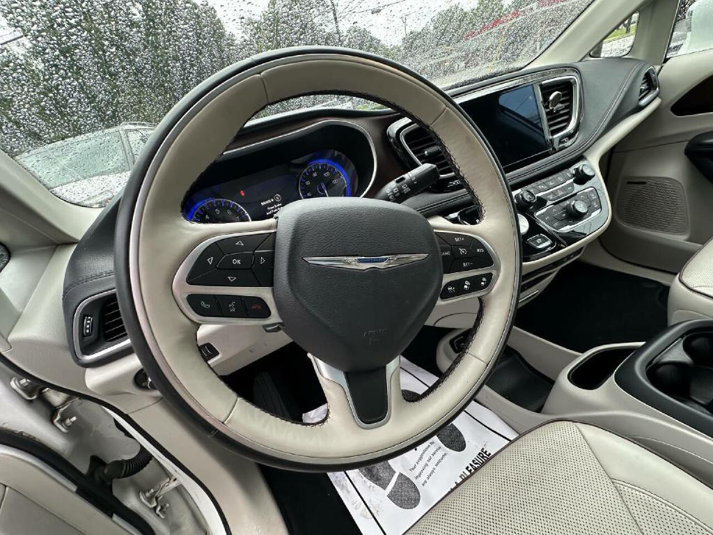2017 Chrysler Pacifica Image 27