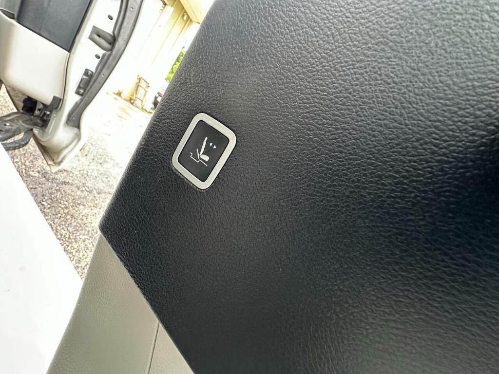 2017 Chrysler Pacifica Image 28