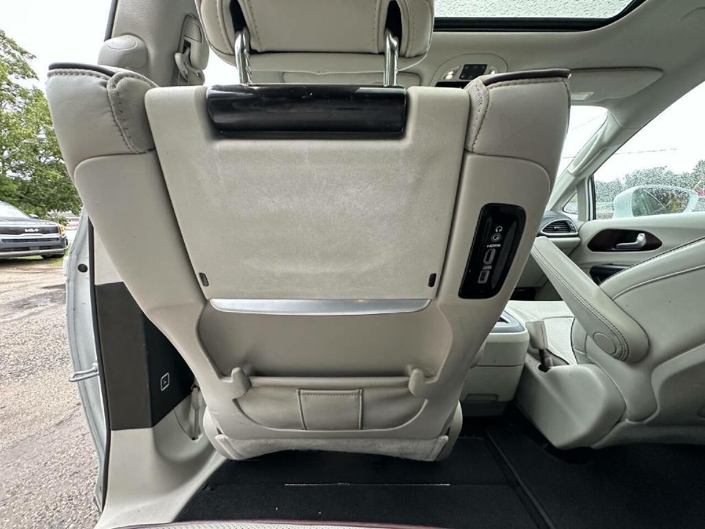 2017 Chrysler Pacifica Image 35