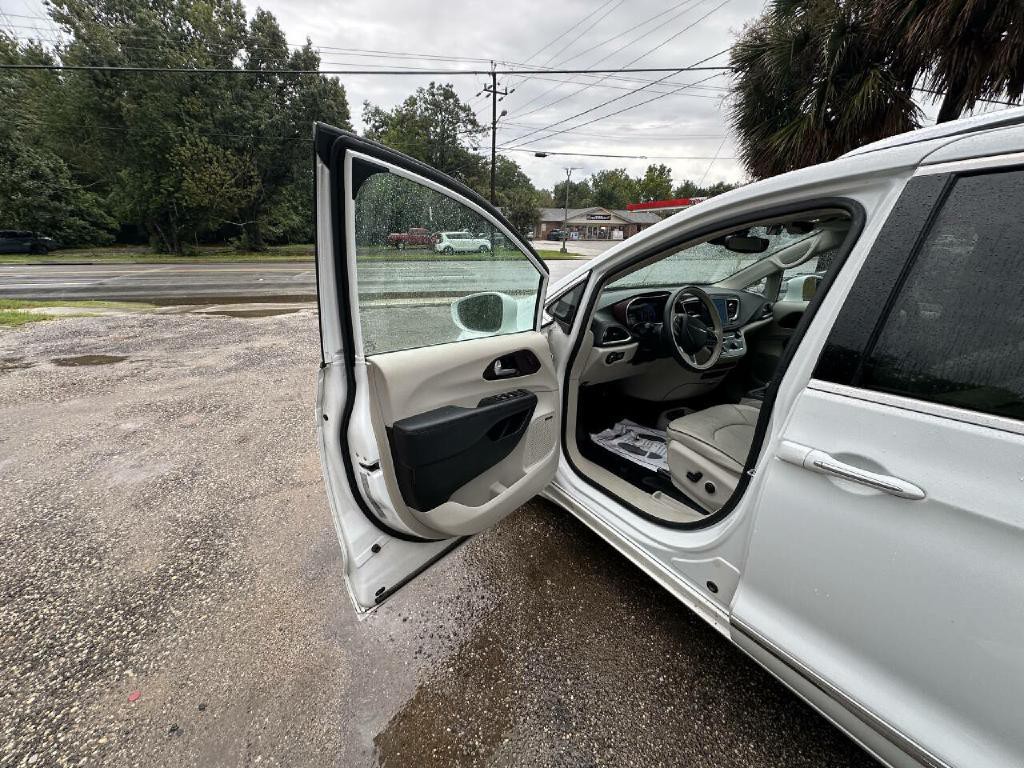 2017 Chrysler Pacifica Image 41