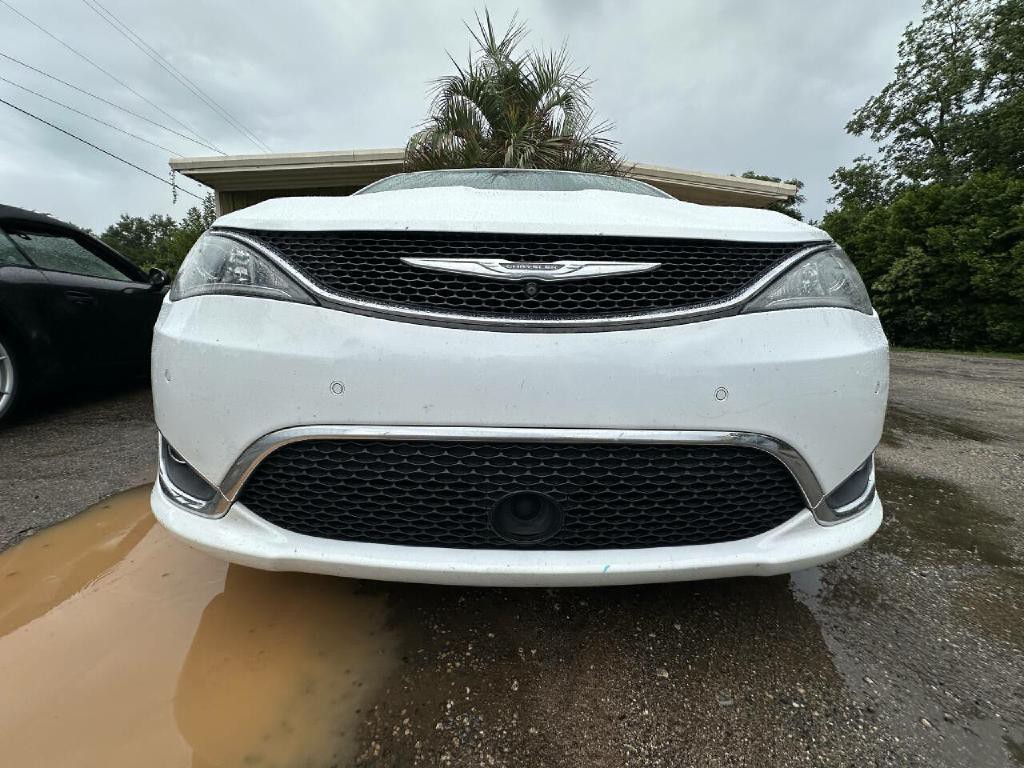 2017 Chrysler Pacifica Image 42