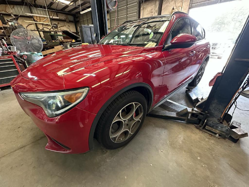 2018 Alfa Romeo Stelvio Image 1