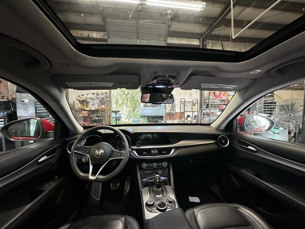 2018 Alfa Romeo Stelvio Image 16