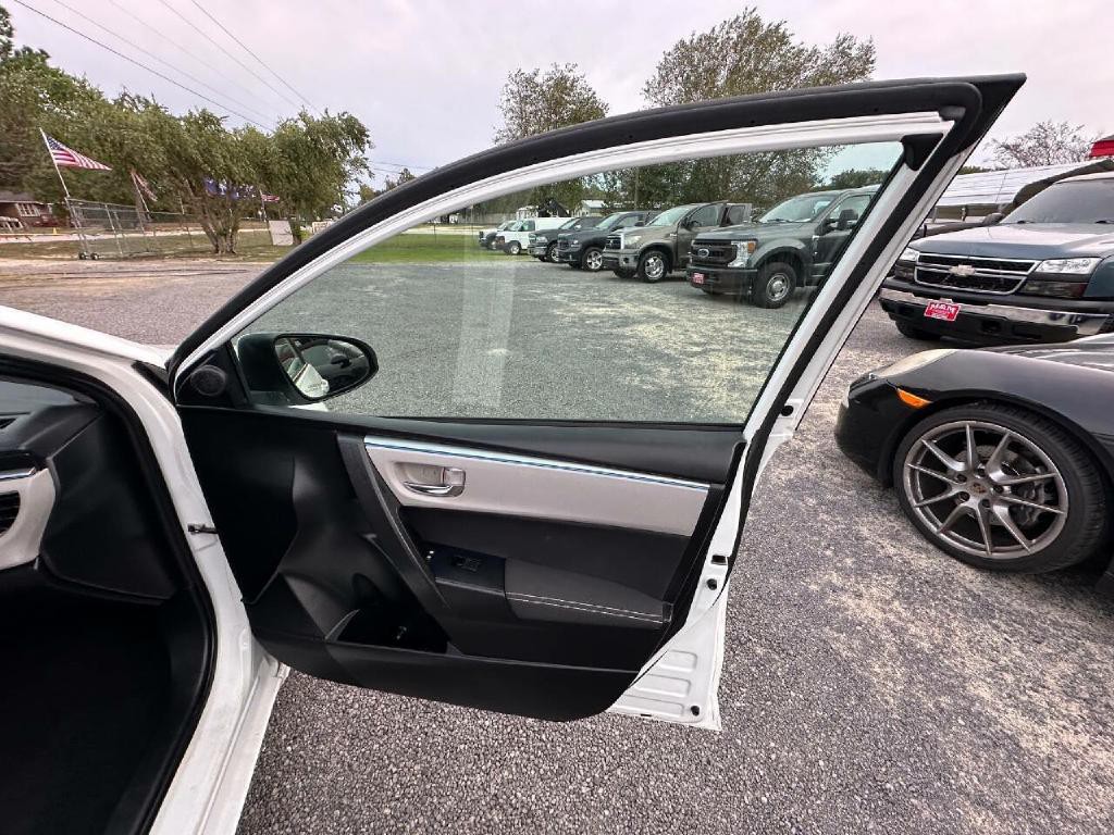2016 Toyota Corolla Image 18