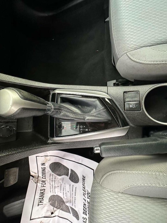 2016 Toyota Corolla Image 32