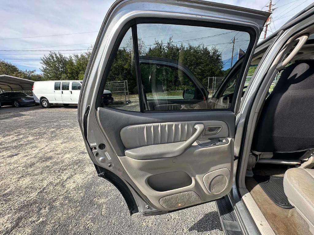 2003 Toyota Sequoia Image 7