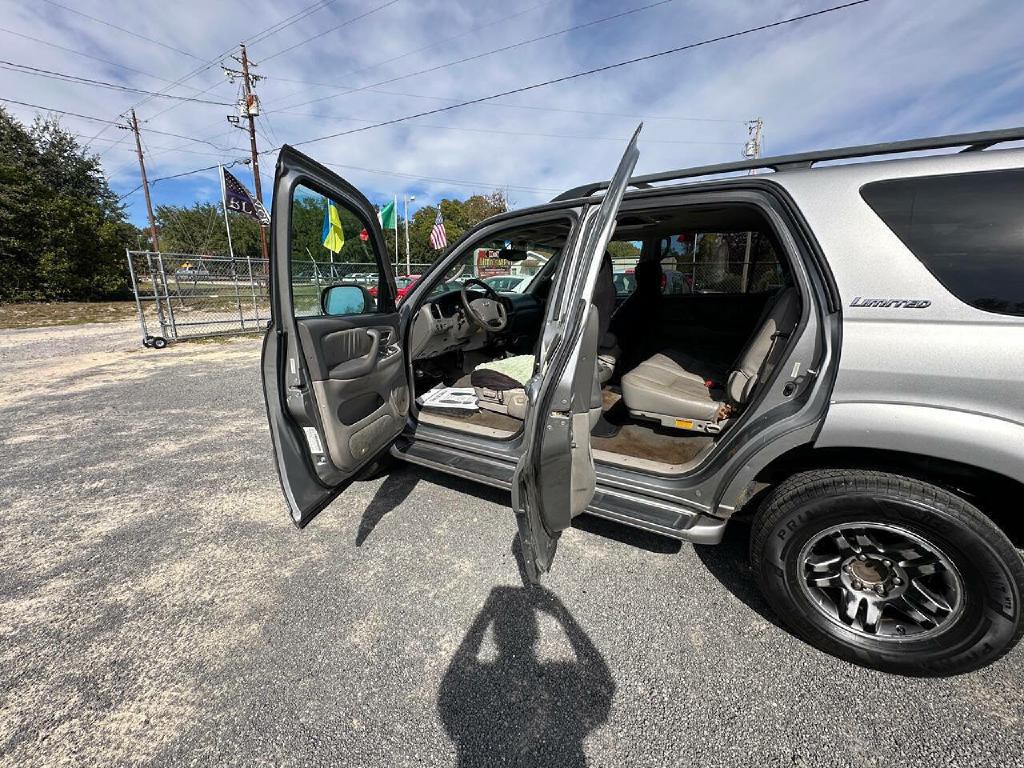 2003 Toyota Sequoia Image 8