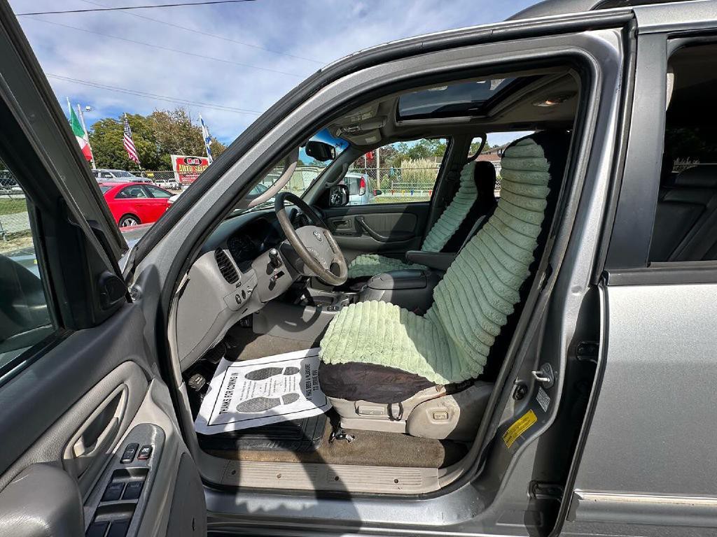 2003 Toyota Sequoia Image 11