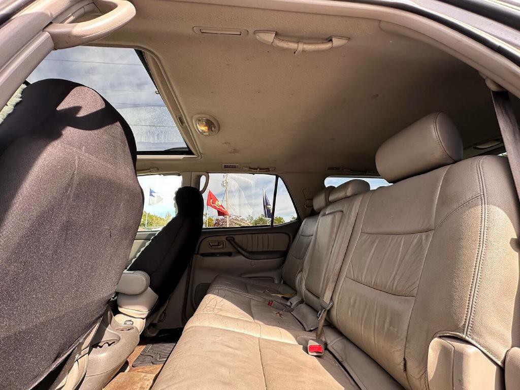 2003 Toyota Sequoia Image 13