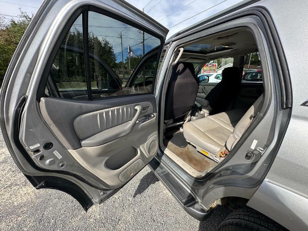 2003 Toyota Sequoia Image 16