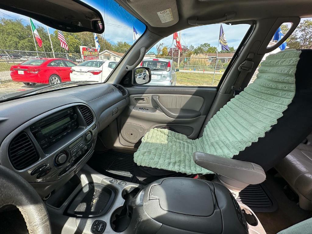 2003 Toyota Sequoia Image 24