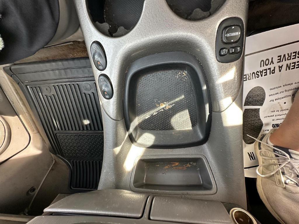 2003 Toyota Sequoia Image 25