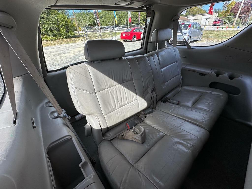 2003 Toyota Sequoia Image 26