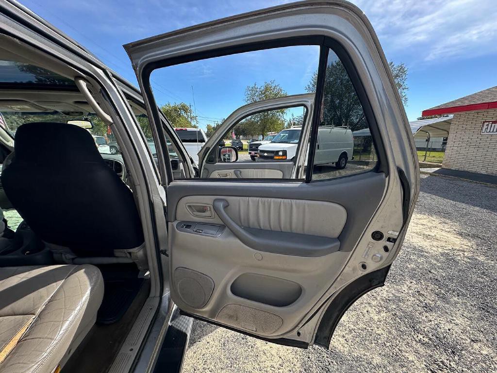 2003 Toyota Sequoia Image 30