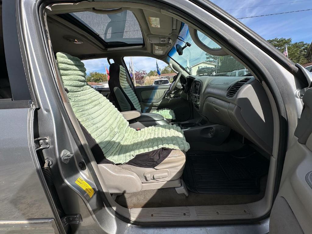 2003 Toyota Sequoia Image 32