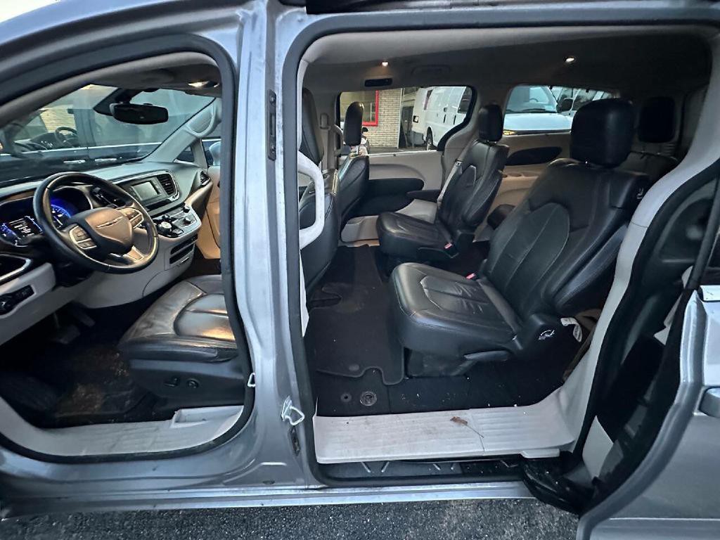 2017 Chrysler Pacifica Image 4