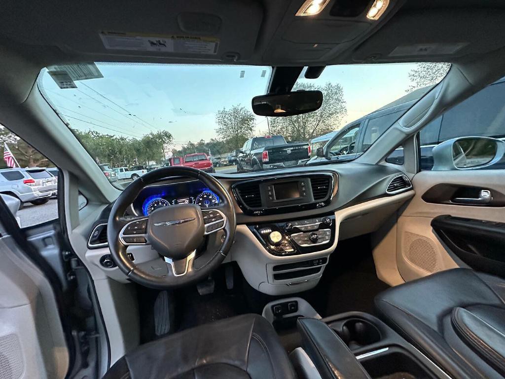 2017 Chrysler Pacifica Image 5