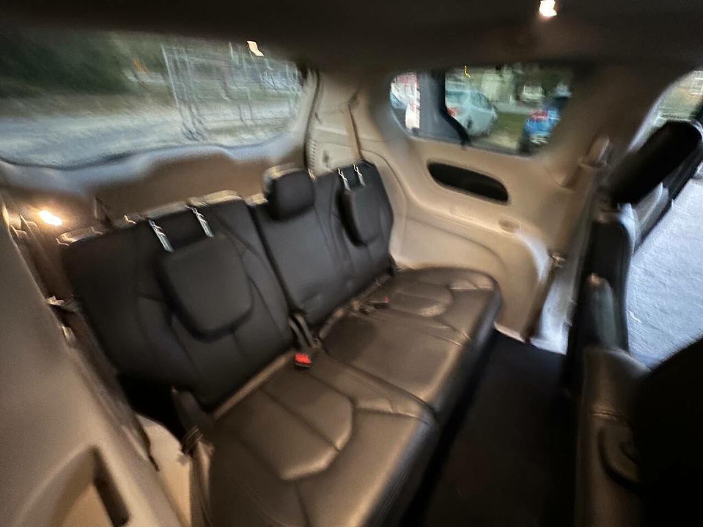 2017 Chrysler Pacifica Image 6